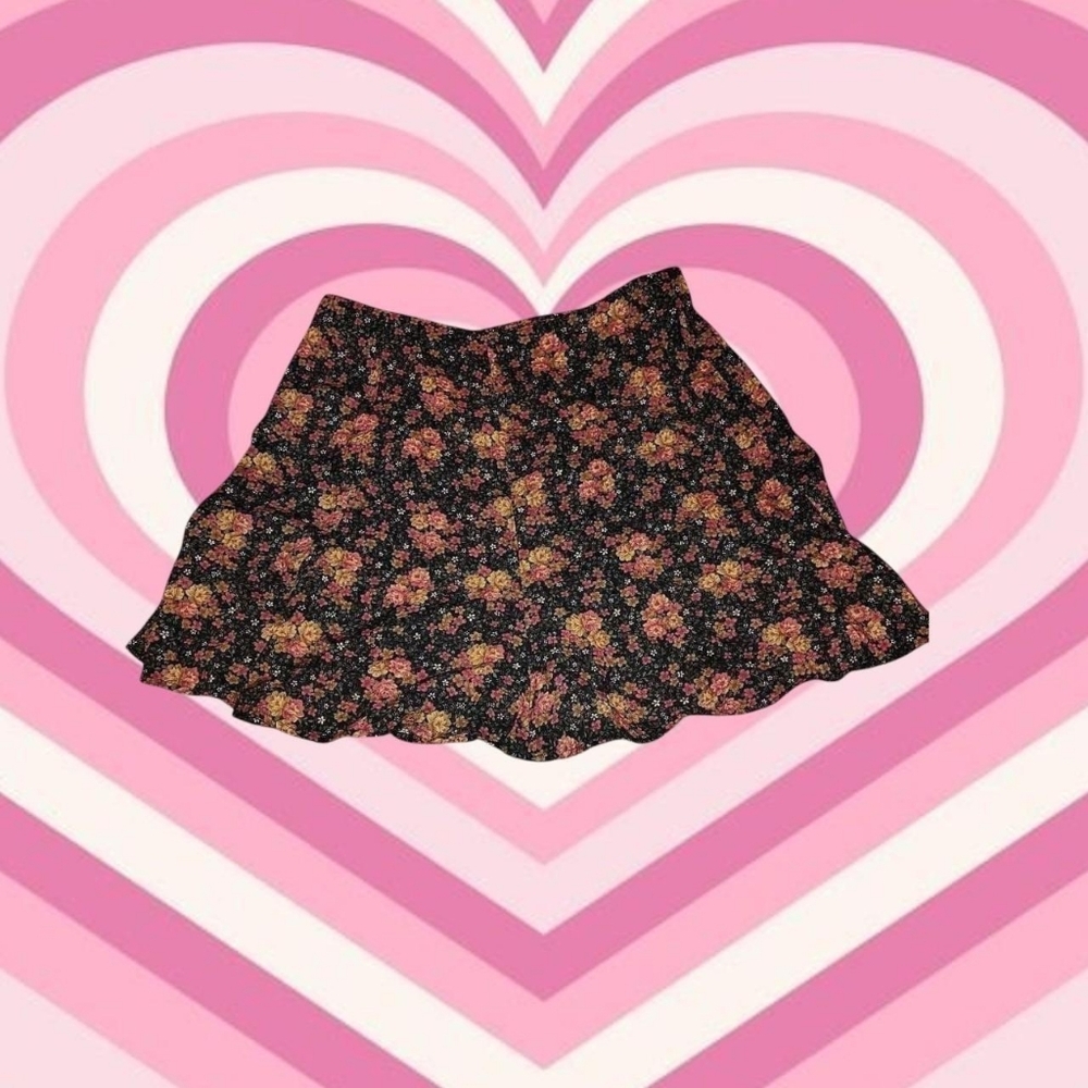 lovely early 2000s floral miniskirt from streetwear brand size small